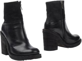 O.x.s. Ankle boots