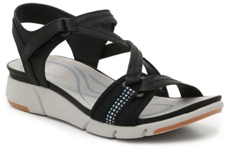 bare traps miriam wedge sandal