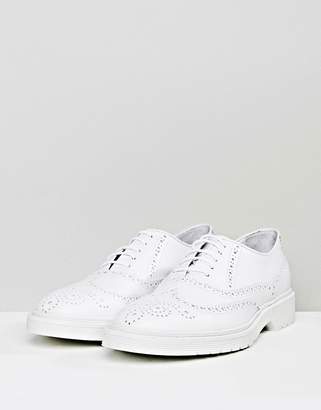 ASOS Brogue Shoes In White Leather With Ribbed Sole
