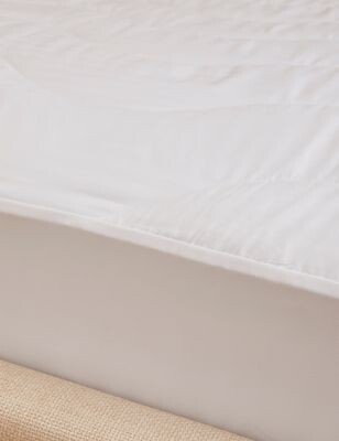 M's Supremely Washable Mattress Protector