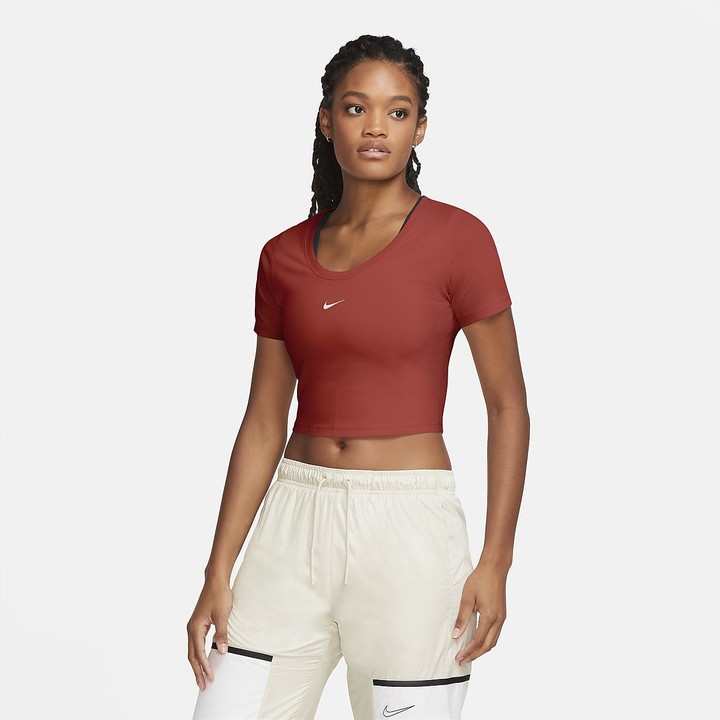 nike sportswear essential crop top