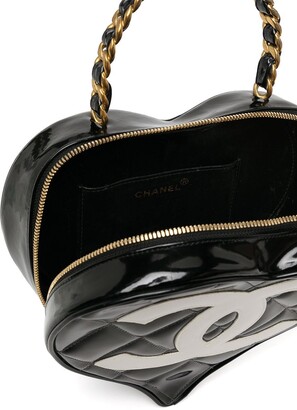 CHANEL Pre-Owned 2022 diamond-quilted heart-shaped Crossbody Bag