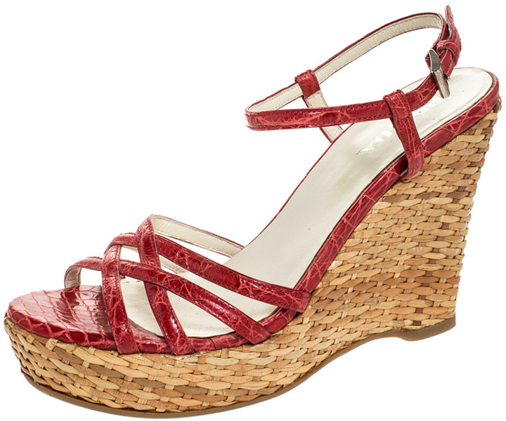 red croc wedges