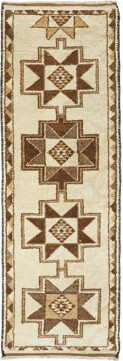 Victor Gallery Area Rug in Ivory