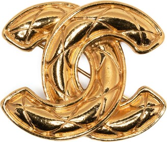 Chanel Pre-owned 1993 CC hammered-effect Brooch - Gold