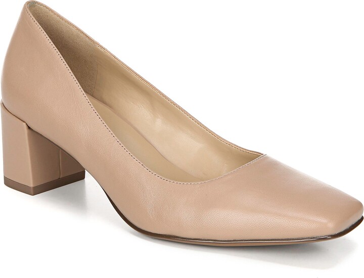 square toe low heel pumps