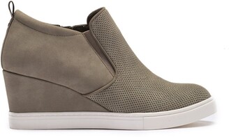 areya wedge sneaker