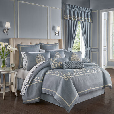 J Queen New York Aurora 4Pc. Comforter Set