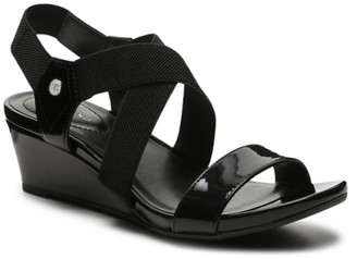 bandolino black wedge shoes