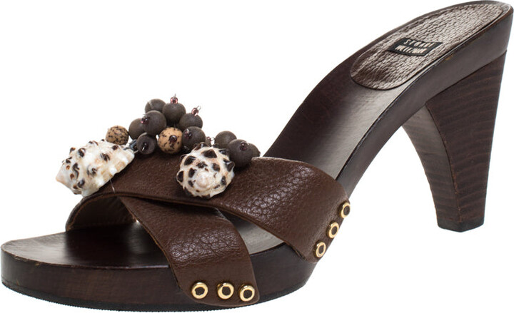 Stuart Weitzman Brown Leather Conch Shell And Bead Embellished Wooden Platform Sandals
