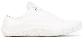 Issey Miyake low back slip on sneakers - men - Leather/rubber - 43