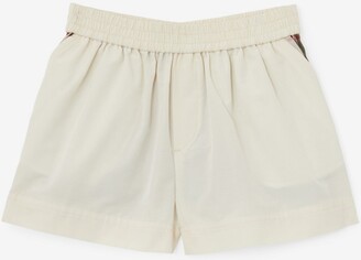Burberry Childrens Vintage Check Panel Cotton Blend Shorts Size: 12M