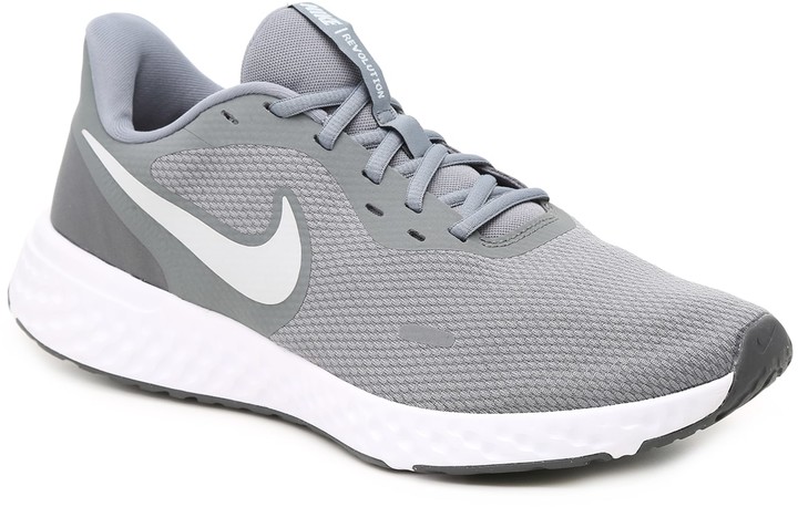 revolution 5 4e running sneaker