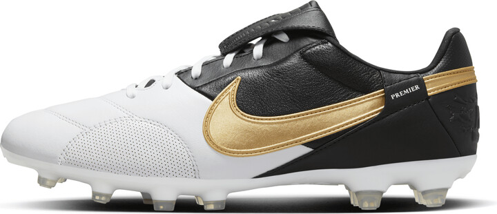 mens white nike soccer cleats