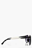 Thumbnail for your product : boohoo Matt Black Metal Arm Aviator Sunglasses
