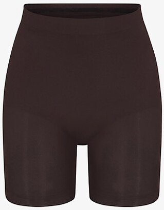 https://img.shopstyle-cdn.com/sim/86/6e/866e8f45a3ea98857440f24db22a9120_xlarge/womens-espresso-sculpt-fitted-stretch-woven-shorts.jpg