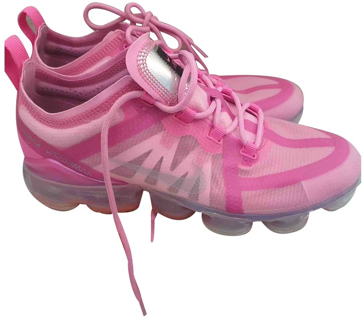 pink vapormax trainers