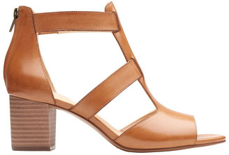 clarks leather flip flops