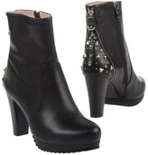 Thumbnail for your product : Romeo Gigli Ankle boots