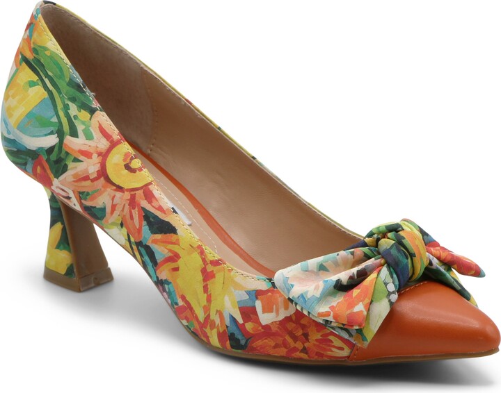 Charles David Adren Pointed Cap Toe Pump