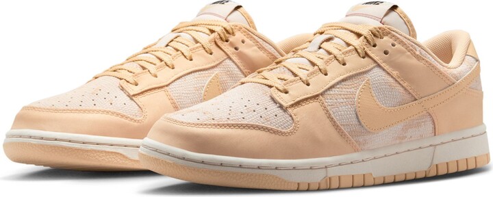Dunk Low Basketball Shoe