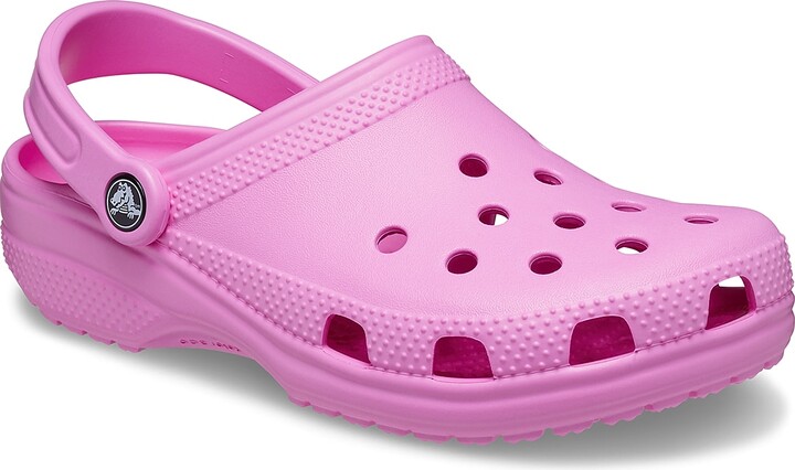 Crocs shoes to wear on the beach 