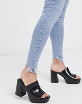 Thumbnail for your product : Topshop Jamie jeans with jagged hem detaling in bleach wash
