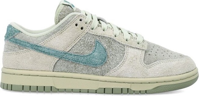 Nike Dunk Low Sneakers