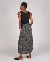 Thumbnail for your product : Choqa Black & White Printed Elasticated Skirt