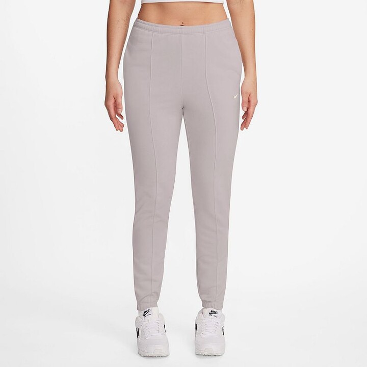 Nike Women's Sportswear Chill Terry Slim High-Waisted French Terry