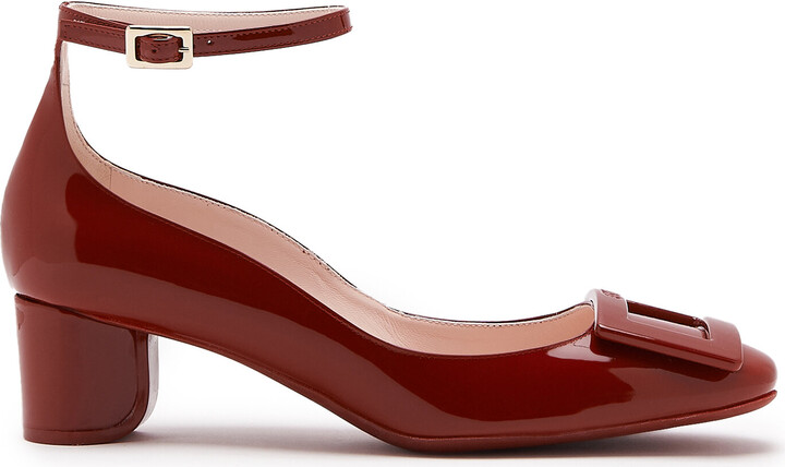 Roger Vivier Roundy Lacquered Leather Pumps