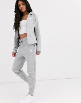 nike outfit grey