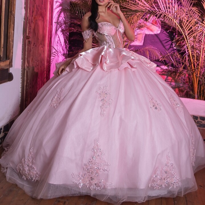 spraying Pink Off The Shoulder Ball Gown Quinceanera Dresses Appliques Lace Beading Crystal Tull Corset Sweet 16 Dress vestidos 15 anos
