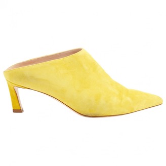 stuart weitzman clogs