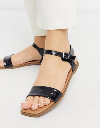 black flat sandals new look