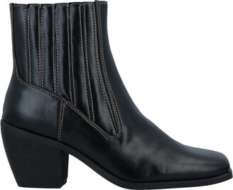 VANESSA WU Ankle boots