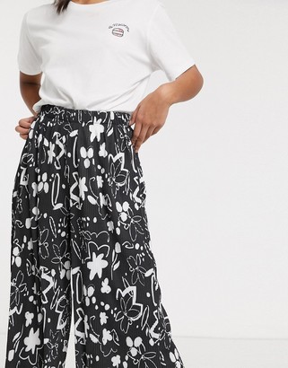 ASOS DESIGN Petite plisse culotte pants in mono floral print