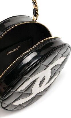 Chanel Pre Owned 1995 CC diamond-quilted round vanity bag
