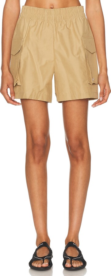 Nike Essential Woven High Waisted 5 Cargo Short in Beige