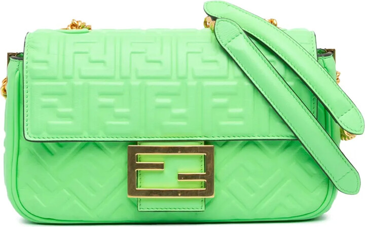 Fendi Pre-Owned 2010-2024 Zucca Embossed Leather Chain Midi Baguette shoulder bag