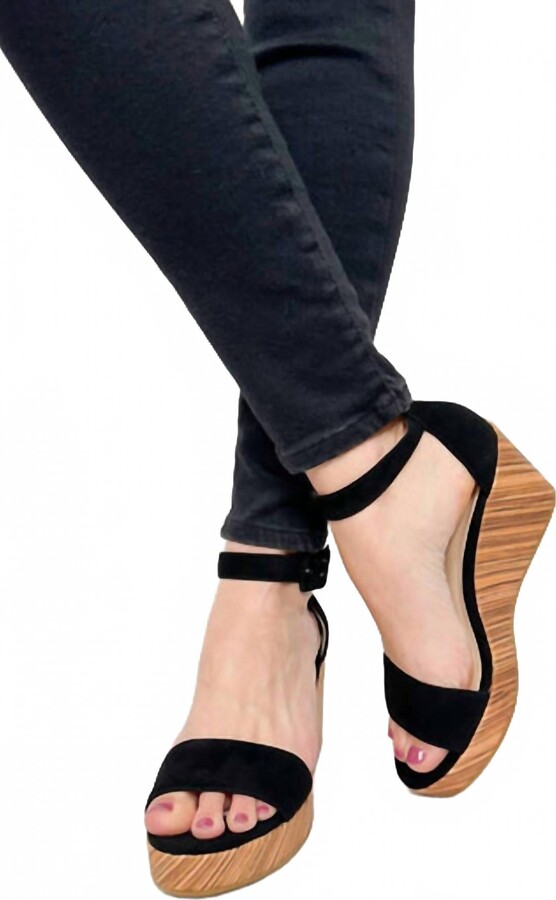 Pelle Moda Women's Witten Sandal In Black Suede