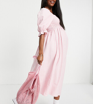 New Look Maternity 3/4 sleeve gingham textured shirred midi dress in pink