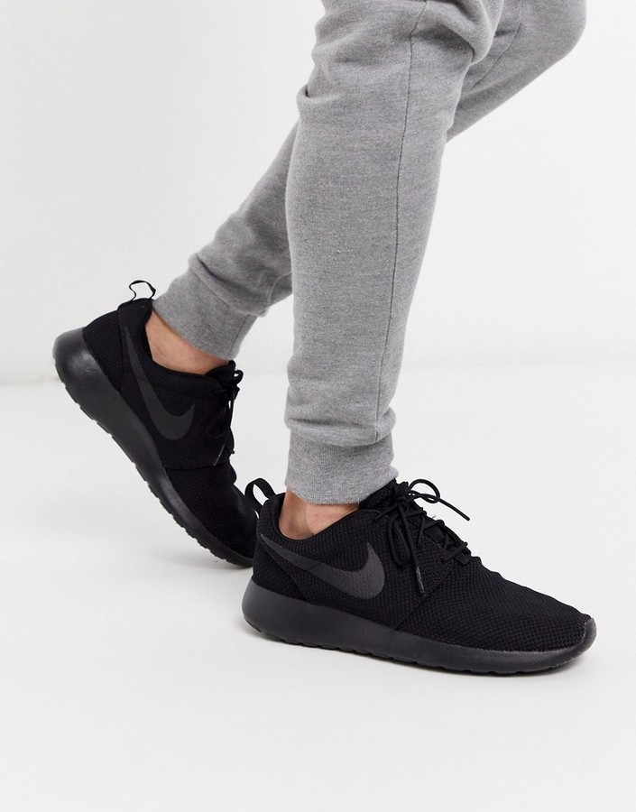 nike roche black