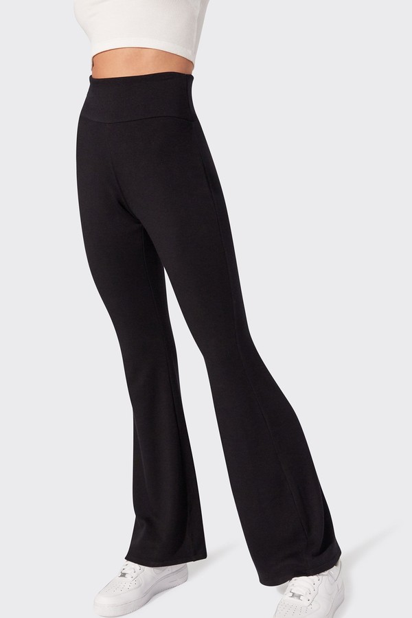 flare yoga pants outfit