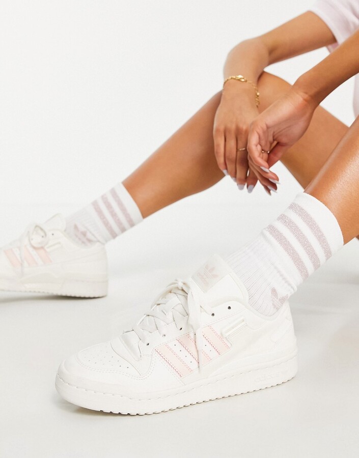 Forum low trainers white cloud white icey pink Clearance