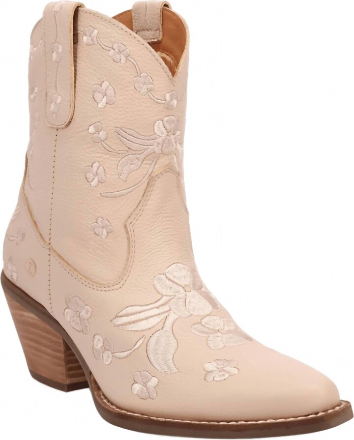 Dingo Women's Sweetheart Bootie In Sand