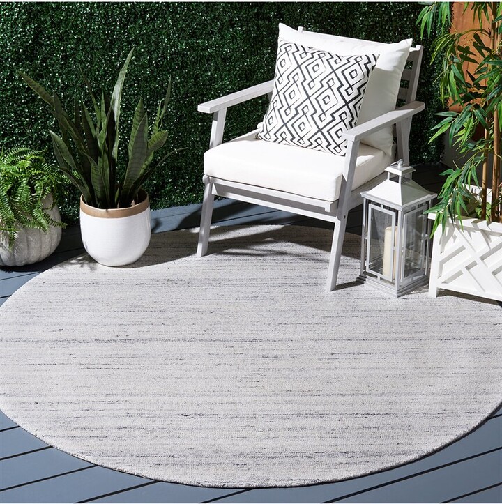 Safavieh Outdoor Micro-Loop Glacier Hand Tufted Indoor/Outdoor Rug