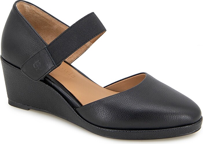 Gentle Souls by Kenneth Cole Women's Oriana Wedge Pumps