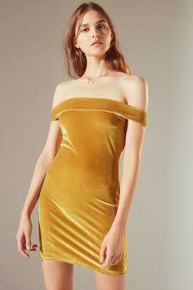 Urban Outfitters Off-The-Shoulder Velvet Bodycon Dress