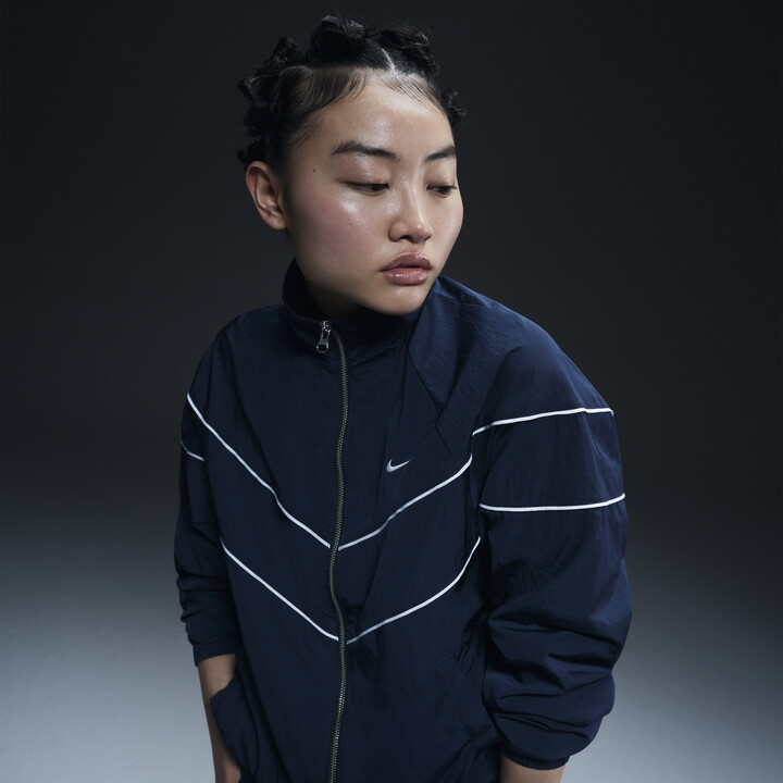 Nike Women's Windrunner Loose UV Woven Full-Zip Jacket in Blue | FV6304-480